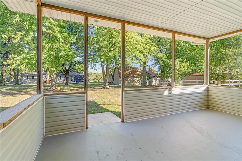 407 E Richardson Street — photo 37