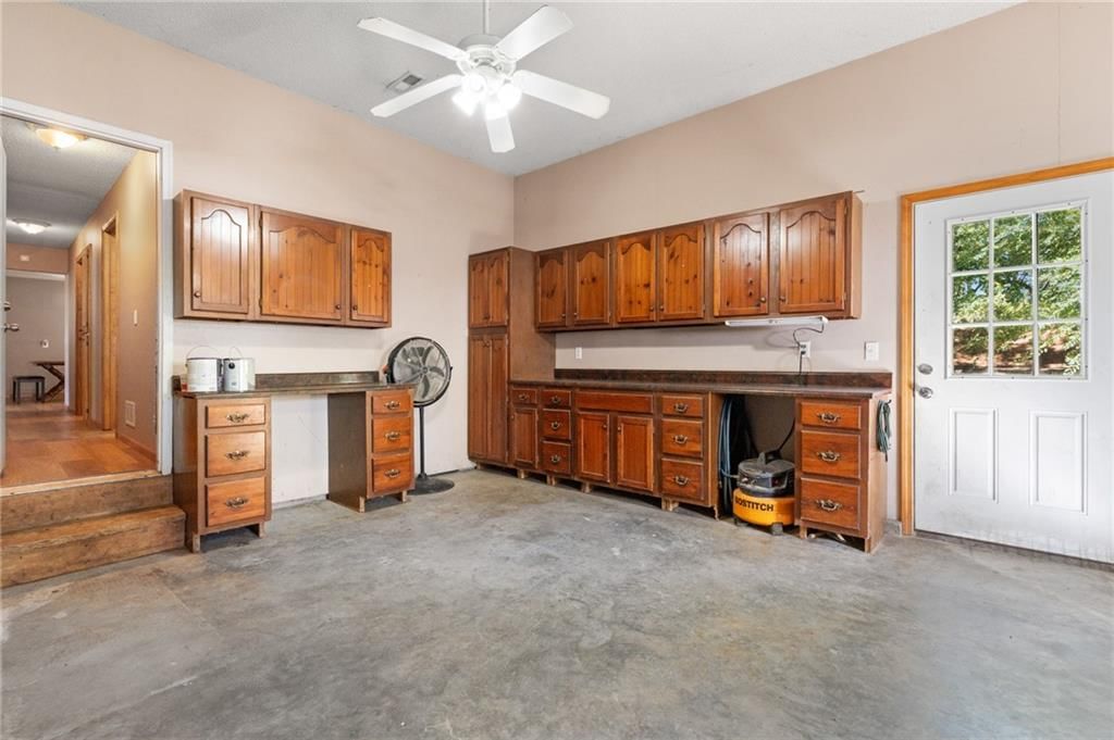 407 E Richardson Street — photo 38