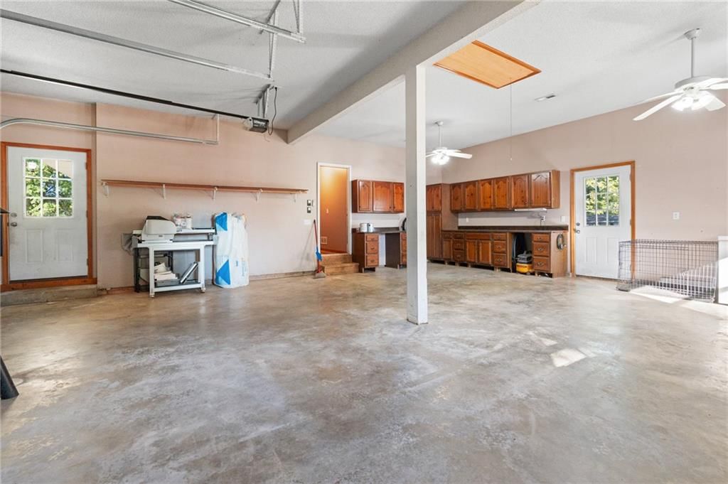 407 E Richardson Street — photo 39