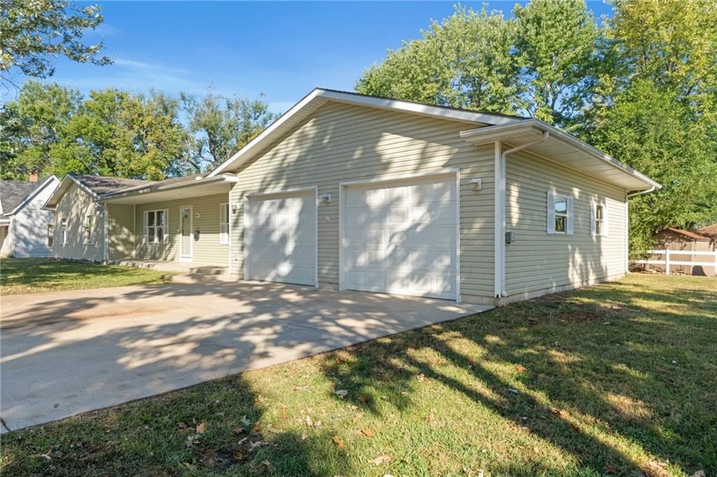 407 E Richardson Street — photo 41