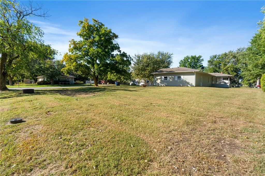 407 E Richardson Street — photo 44