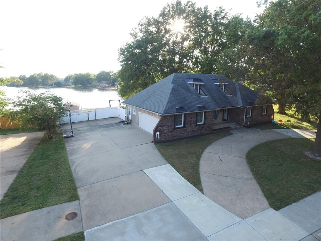 1017 Johnston Drive — photo 2