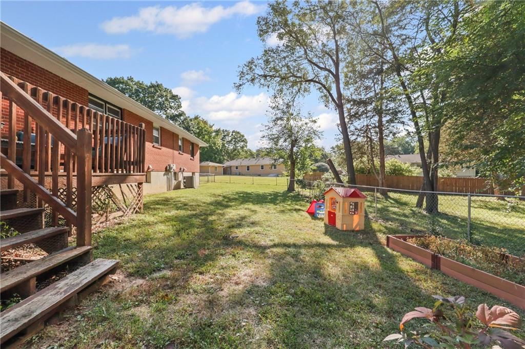 702 Quincy Boulevard — photo 26