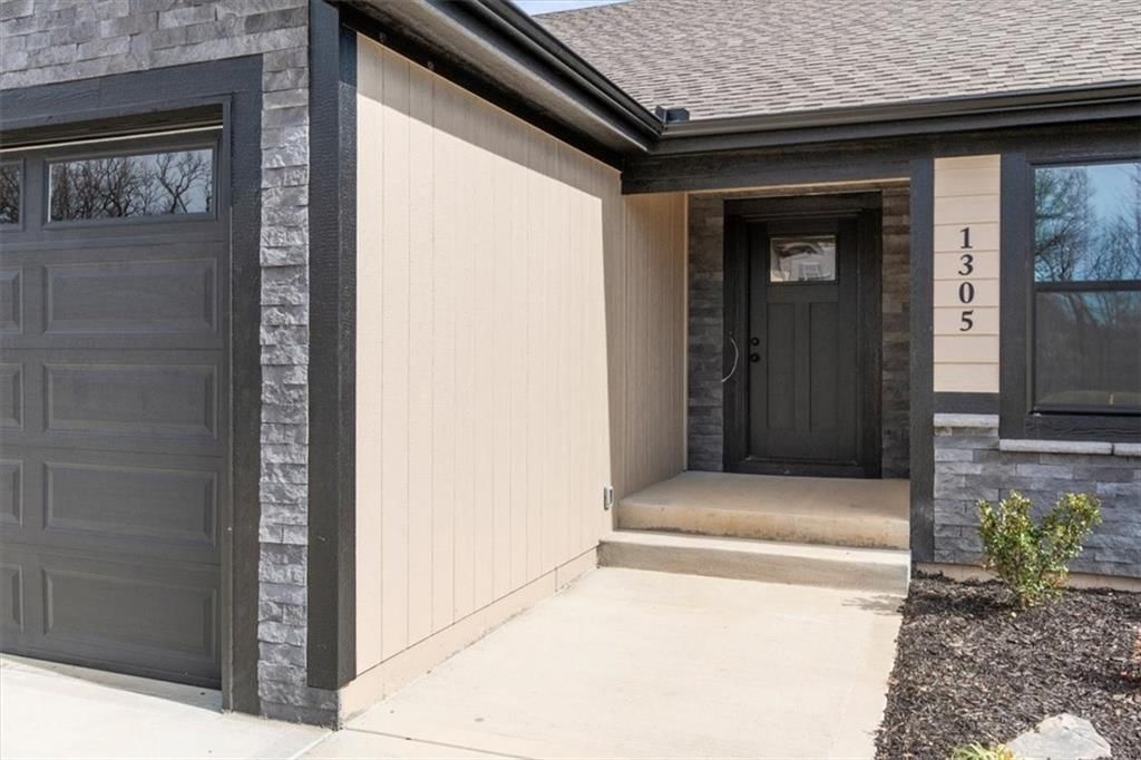 1305 N Holland Drive — photo 3