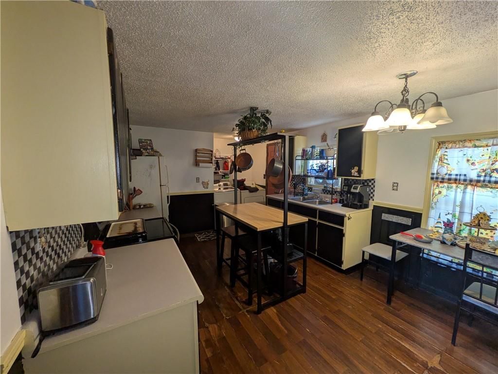 208 S Plum Street — photo 4