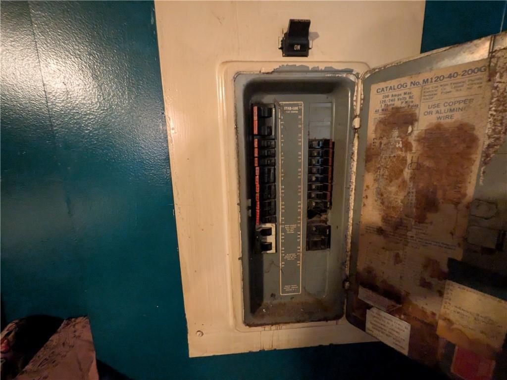 208 S Plum Street — photo 10