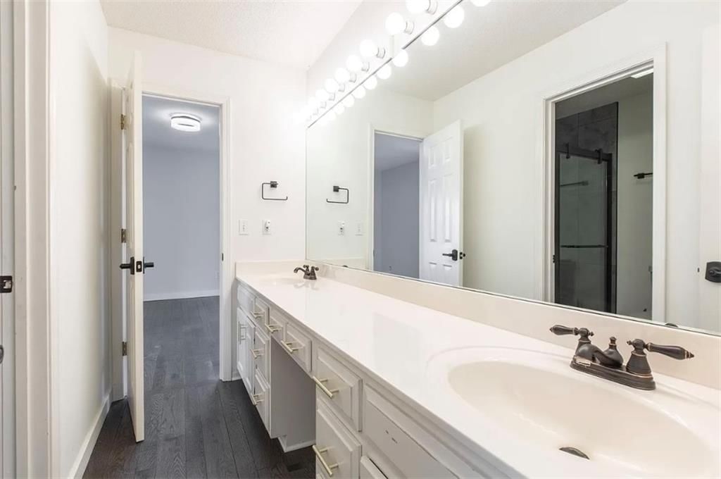 Photo 19 of 34 - 22714 W 49th Street