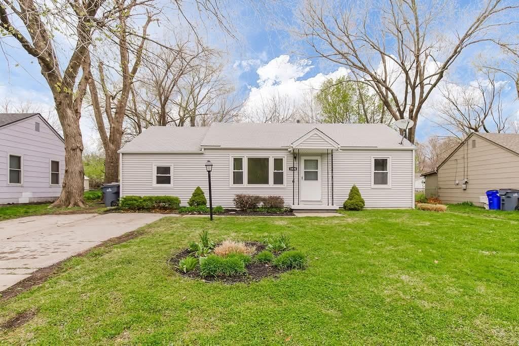 1008 E Fredrickson Drive, Olathe, KS