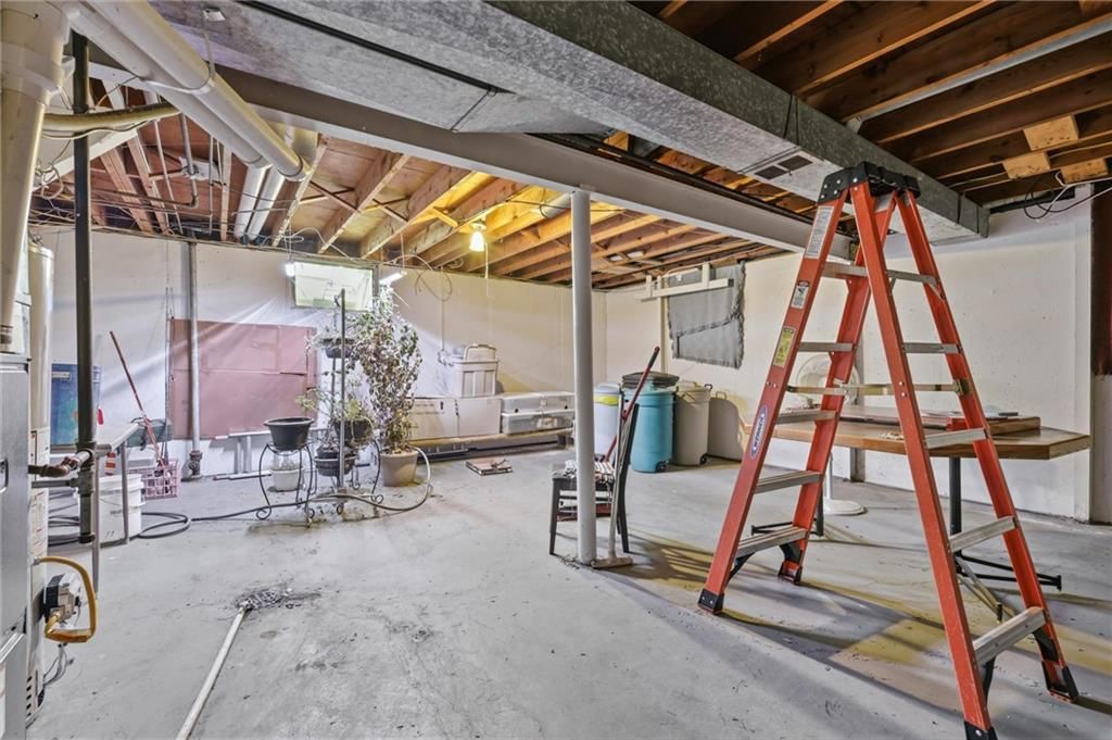 200 SW Yost Avenue — photo 23