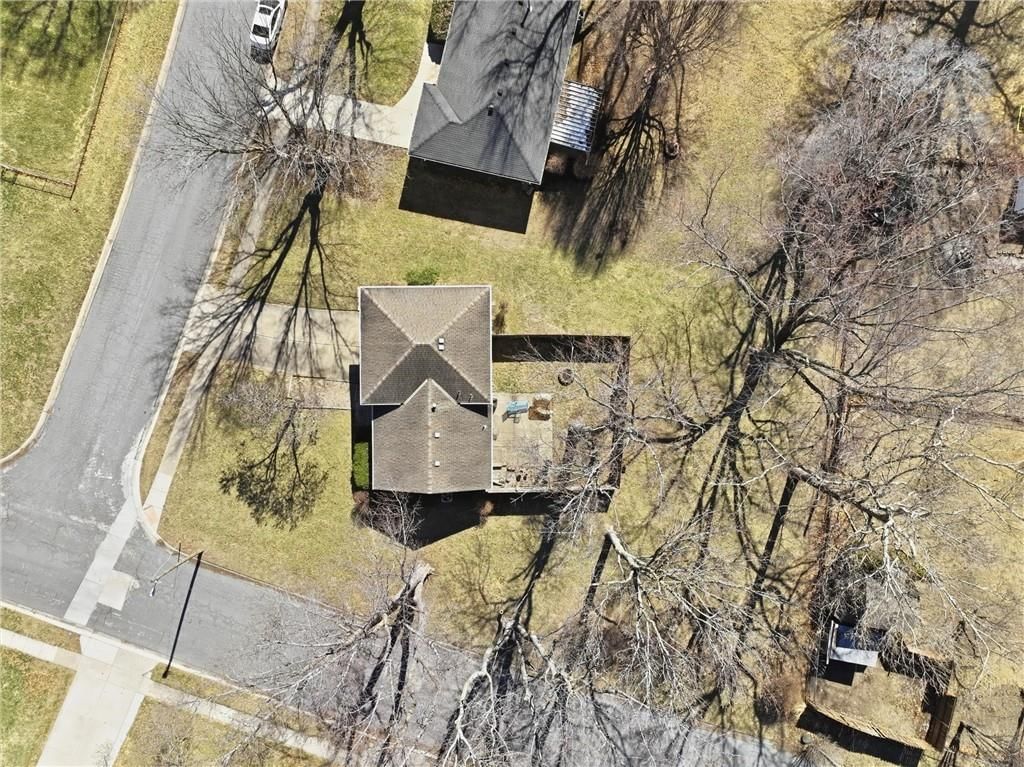 200 SW Yost Avenue — photo 34