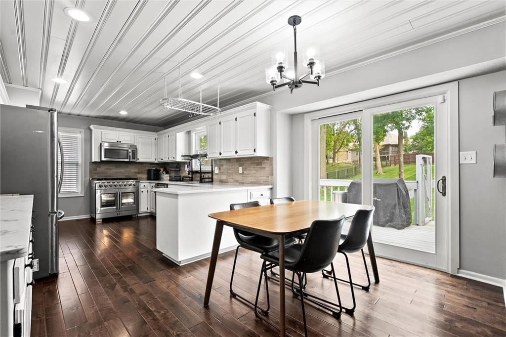 4017 NE Channel Drive, Lee's Summit, MO