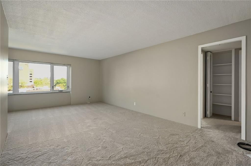 4545 Wornall Road — photo 14