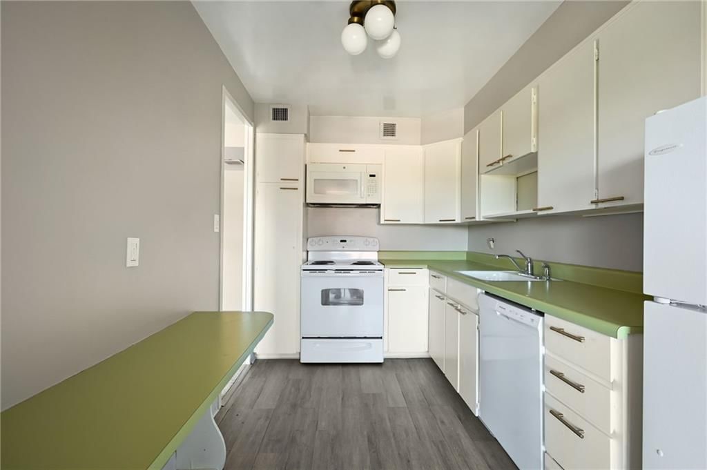 4545 Wornall Road — photo 17