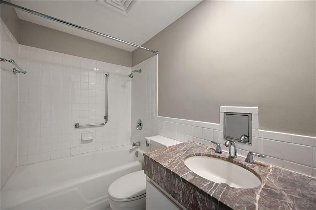 4545 Wornall Road — photo 18