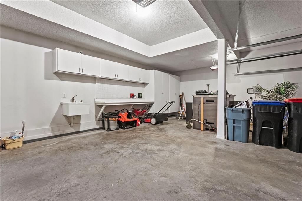 Photo 33 of 45 - 4403 Silverheel Street