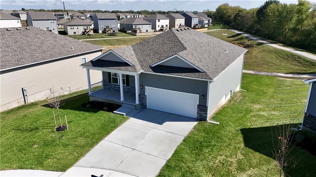 811 Bentley Drive — photo 3