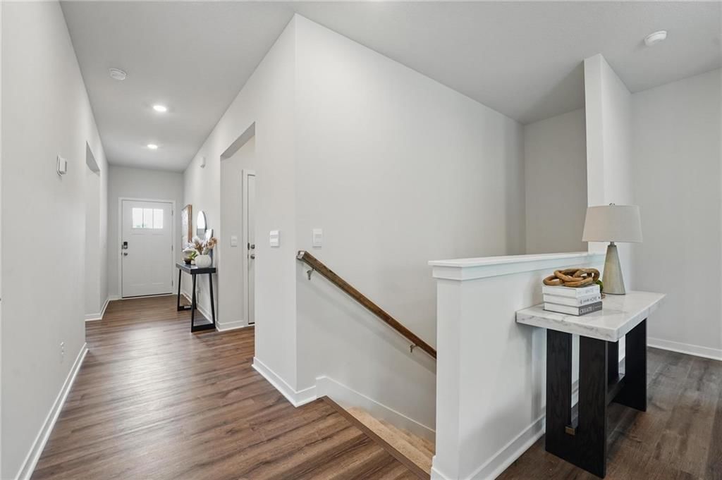 811 Bentley Drive — photo 8