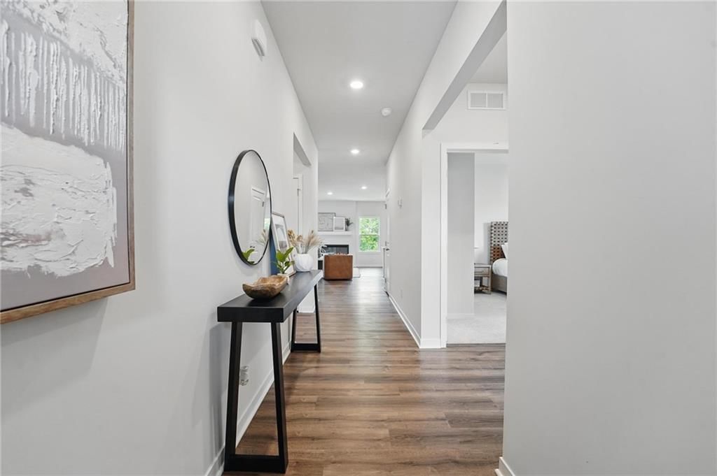 811 Bentley Drive — photo 9