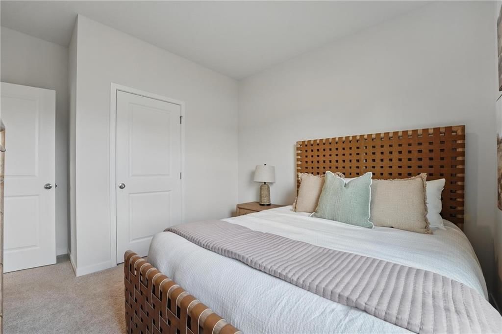 811 Bentley Drive — photo 13