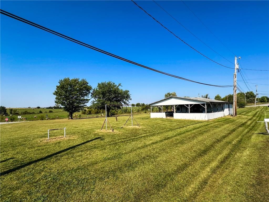 NE Maple Road — photo 2