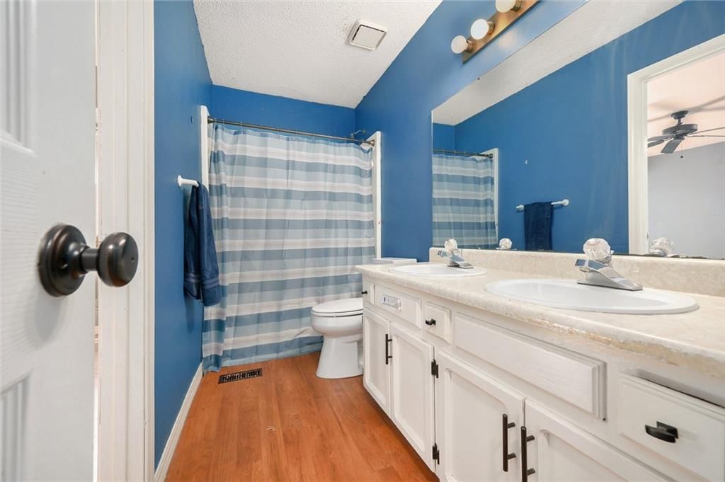 Photo 12 of 24 - 7609 NW 73rd Street