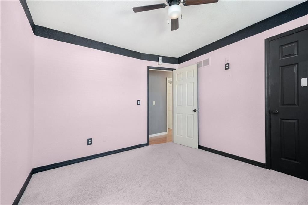 Photo 13 of 24 - 7609 NW 73rd Street