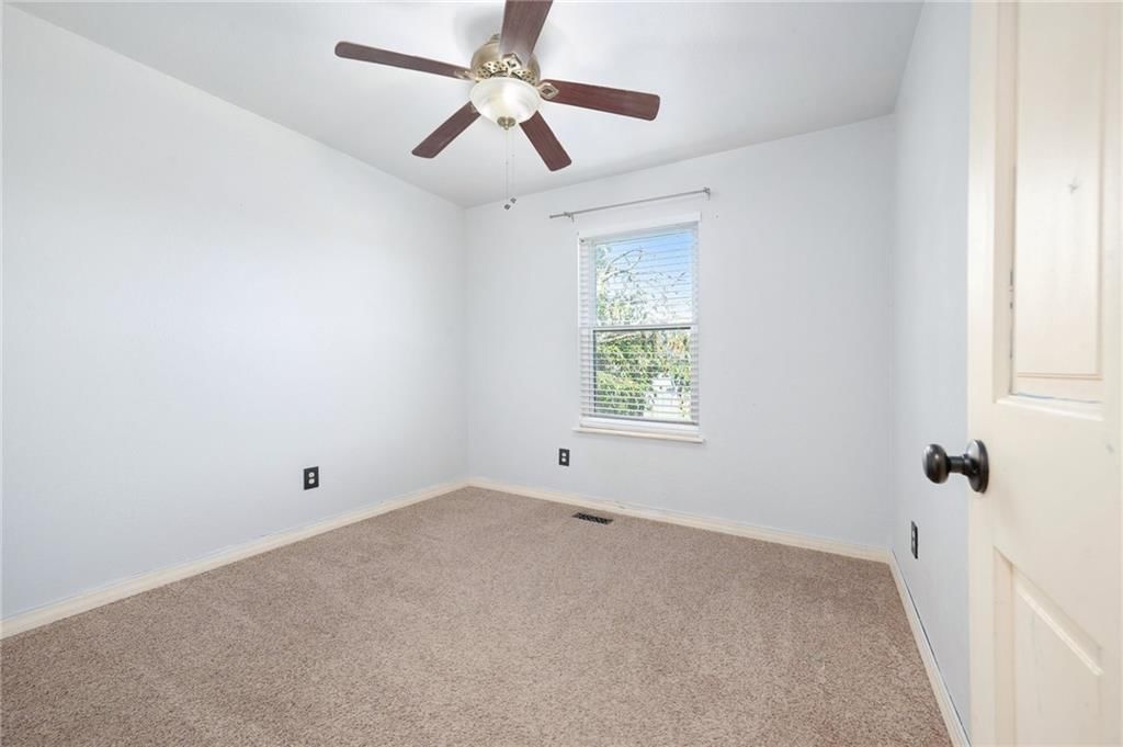 Photo 16 of 24 - 7609 NW 73rd Street
