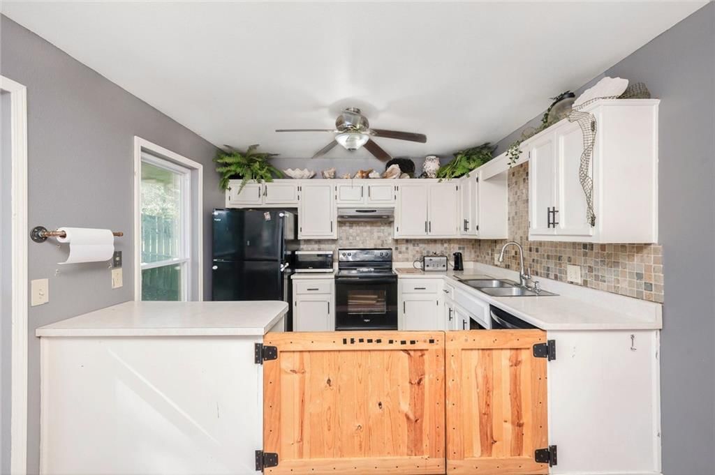 Photo 21 of 24 - 7609 NW 73rd Street