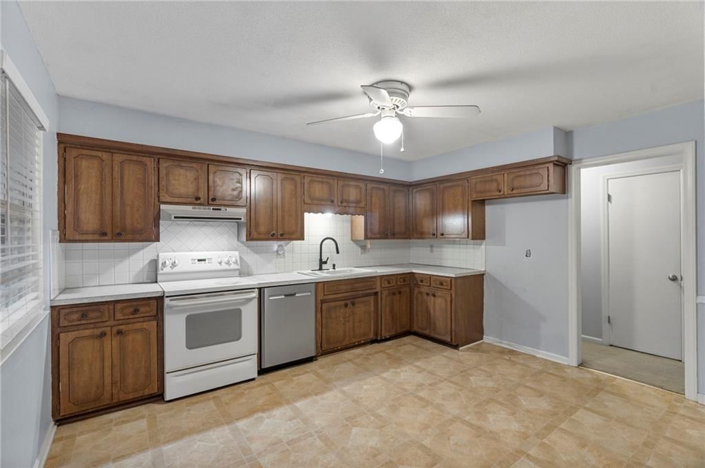 3813 Queen Ridge Drive — photo 7