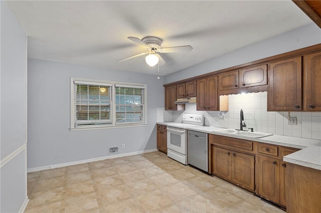 3813 Queen Ridge Drive — photo 8