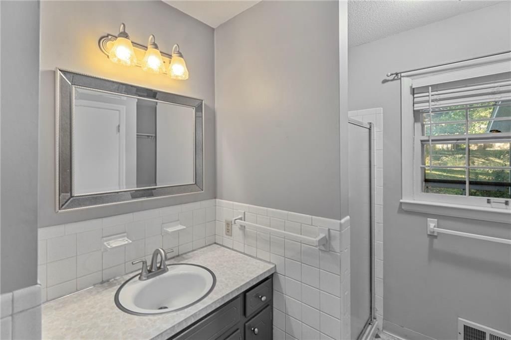 3813 Queen Ridge Drive — photo 9