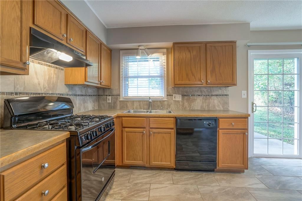 Photo 16 of 35 - 6701 E 135th Street