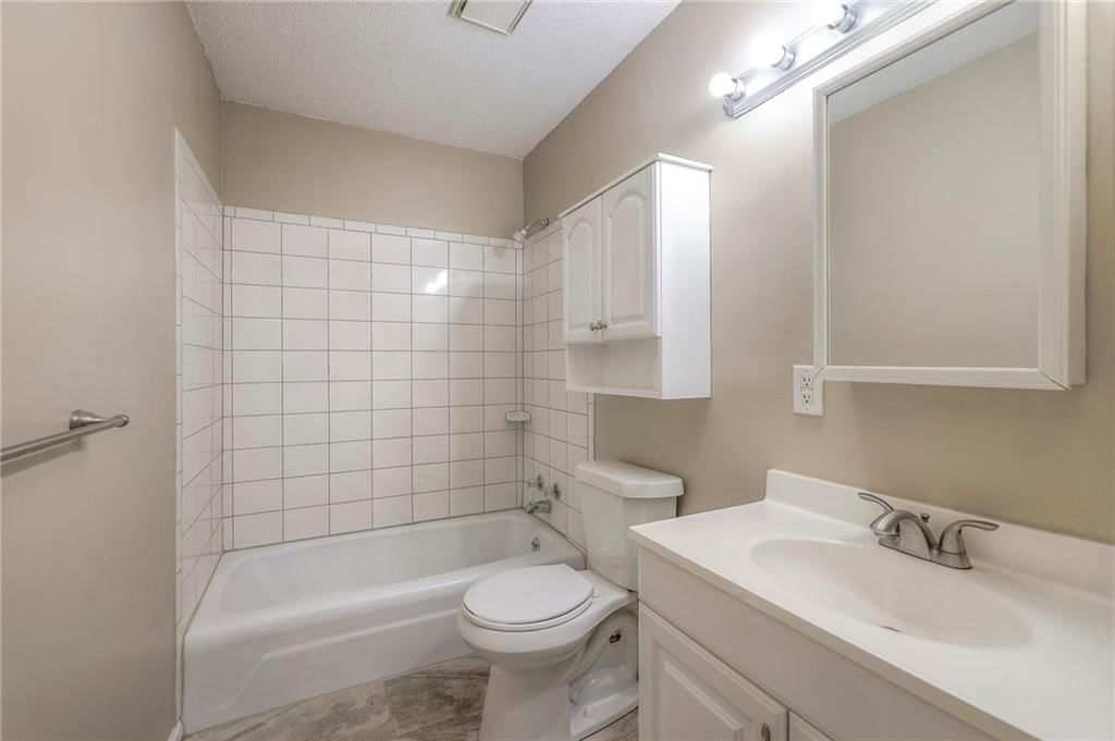 Photo 18 of 35 - 6701 E 135th Street