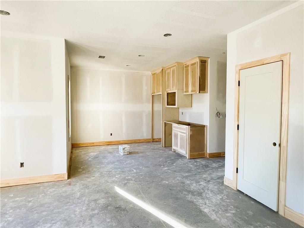 22646 W 89th Street — photo 8