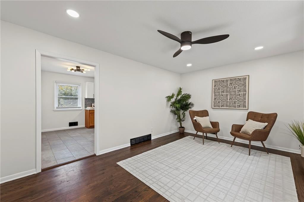 13122 Winchester Avenue — photo 4