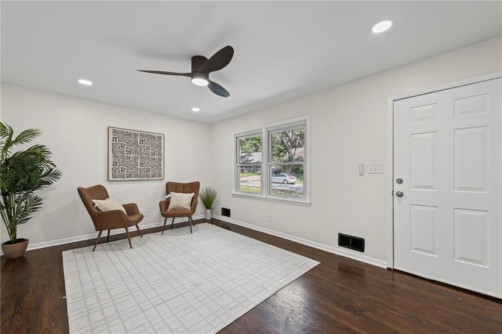 13122 Winchester Avenue — photo 5