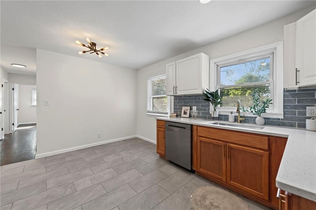 13122 Winchester Avenue — photo 8