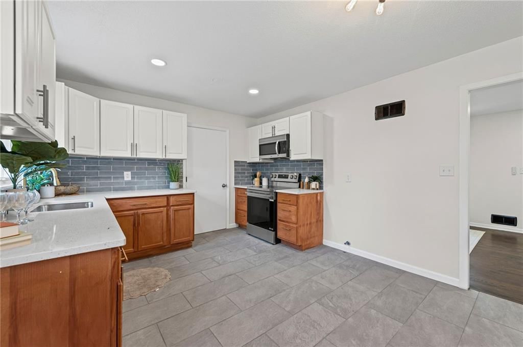 13122 Winchester Avenue — photo 9