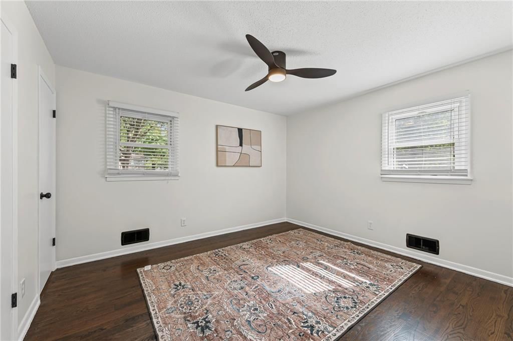 13122 Winchester Avenue — photo 16