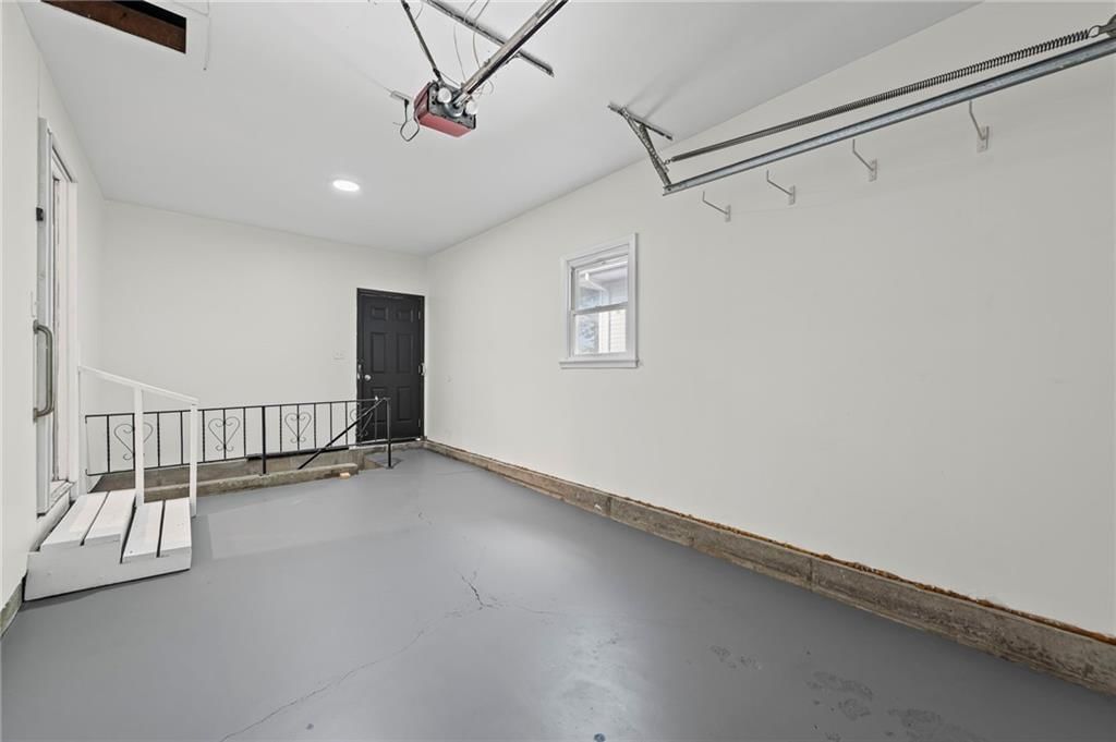13122 Winchester Avenue — photo 21