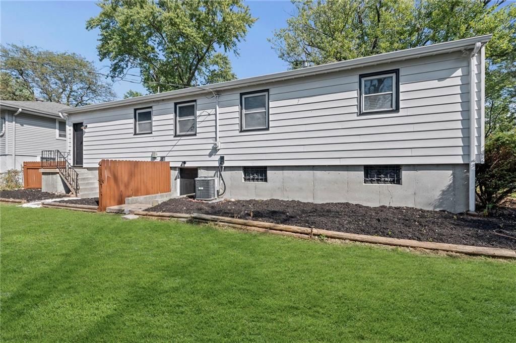 13122 Winchester Avenue — photo 26