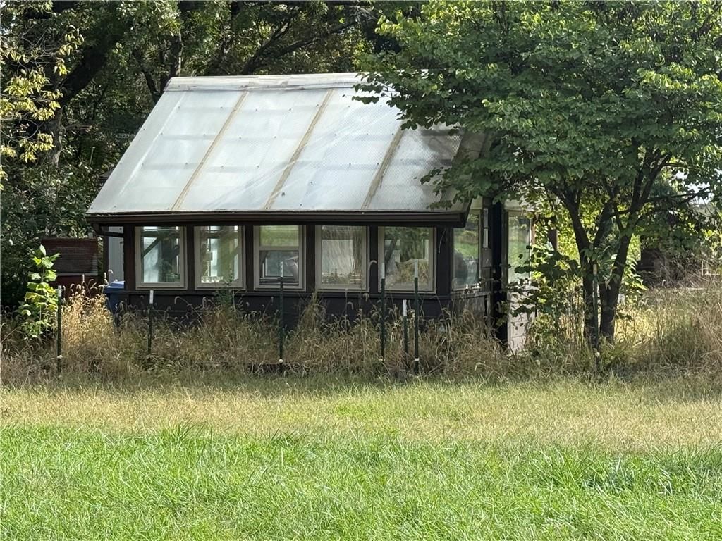 Photo 7 of 10 - 28114 S Bennett Road