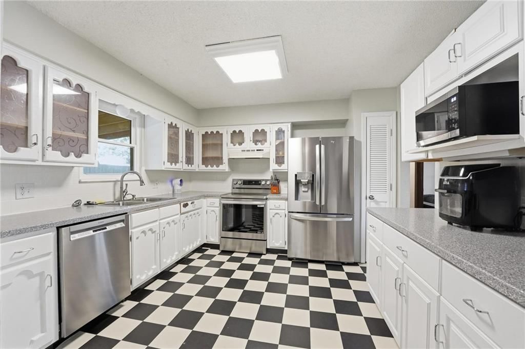 1620 N BELVIDERE Avenue — photo 13