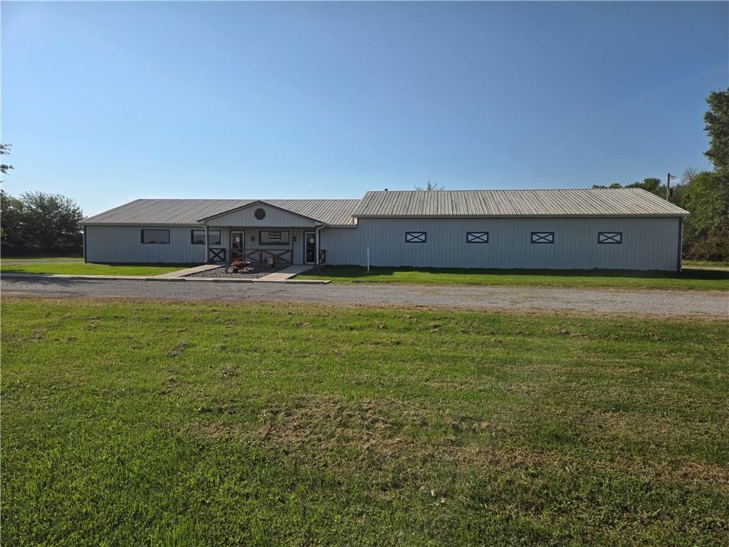 795 NE St. Rt. 18 Highway, Adrian, MO