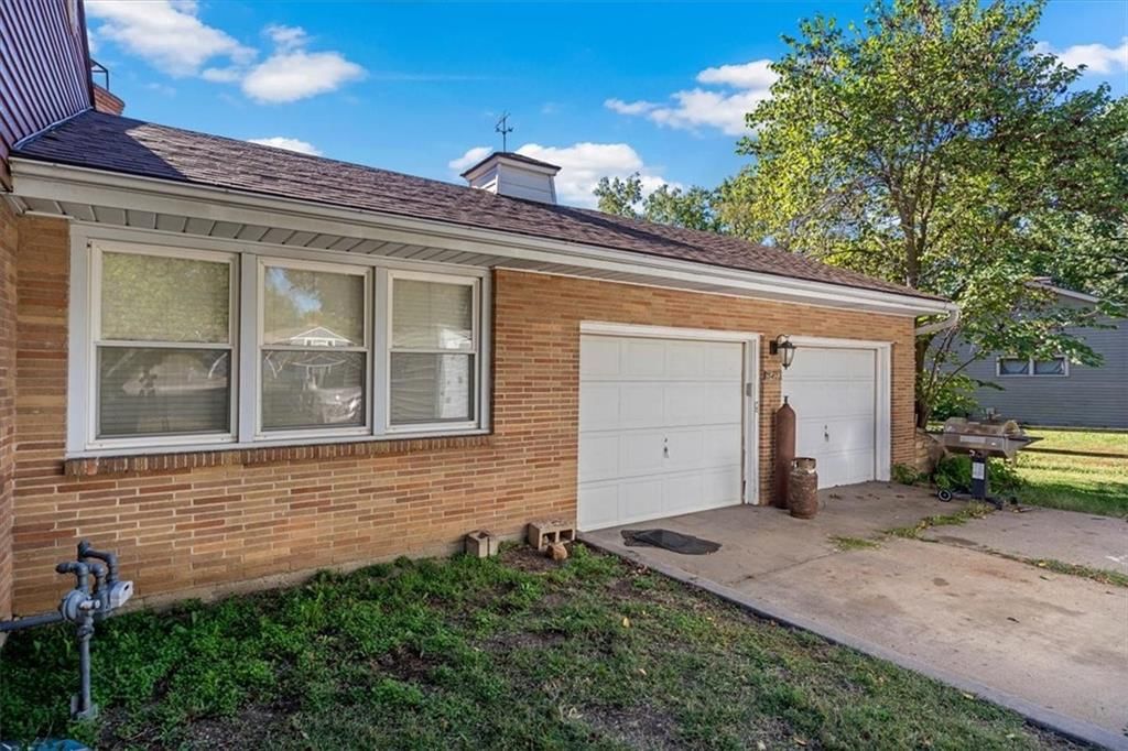 5403 Blue Ridge Boulevard — photo 3