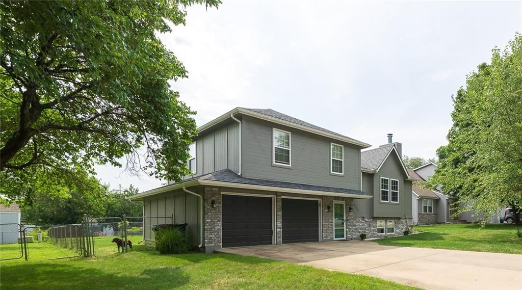 207 Breezeway Lane, Pleasant Hill, MO