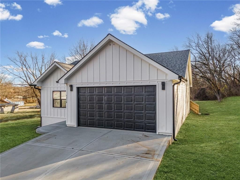 1219 Paton Street — photo 2