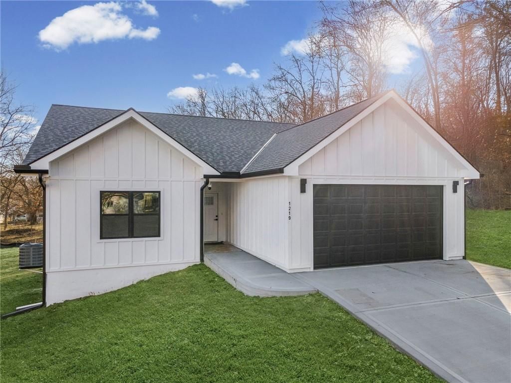 1219 Paton Street — photo 3