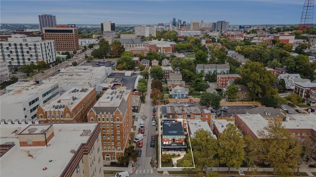 220 W Armour Boulevard — photo 4