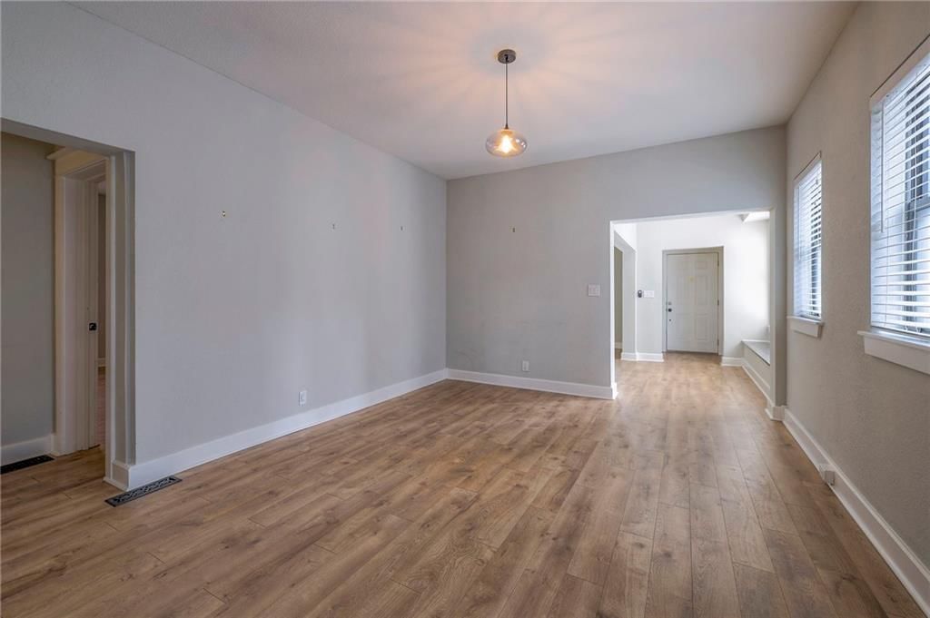 220 W Armour Boulevard — photo 9